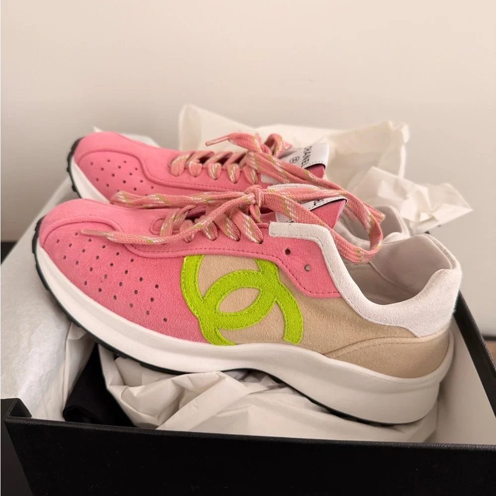 CHANEL Pink and Tan Sneakers with Green Logo - Picture 4 of 6